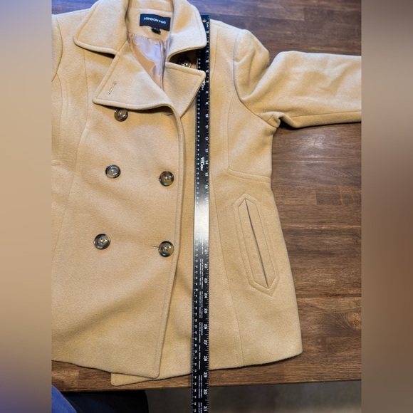 London Fog Pea Coat Women’s SZ L Tan Wool Blend Tortoise Shell Button Outerwear - Picture 8 of 8
